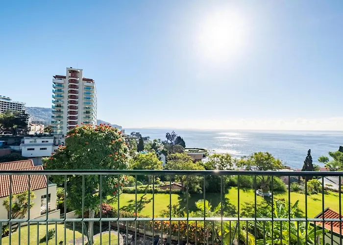 Luxury Oceanfront At Reid\'S Gardens